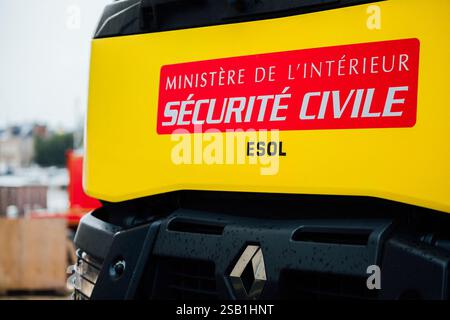 La sécurité civile, ainsi que des pompiers de différentes régions, aident à pomper de l'eau ou à secourir les habitants touchés par des inondations historiques, à Redon et St-Nicolas-de-Redon, villes frontalières entre les départements de l'Ille-et-Vilaine et de la Loire-Atlantique photo prise le 31 janvier 2025. Photo de Yannick BILLIOUX/ABACAPRESS. COM Credit : Abaca Press/Alamy Live News Banque D'Images