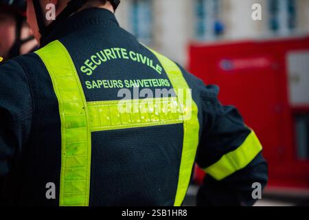 La sécurité civile, ainsi que des pompiers de différentes régions, aident à pomper de l'eau ou à secourir les habitants touchés par des inondations historiques, à Redon et St-Nicolas-de-Redon, villes frontalières entre les départements de l'Ille-et-Vilaine et de la Loire-Atlantique photo prise le 31 janvier 2025. Photo de Yannick BILLIOUX/ABACAPRESS. COM Credit : Abaca Press/Alamy Live News Banque D'Images