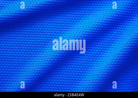 Bleu maillot de football tissu texture vêtements de sport fond, gros plan vue de dessus Banque D'Images