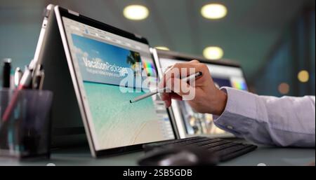 Concepteur masculin travaillant sur l'ordinateur dans Office Banque D'Images