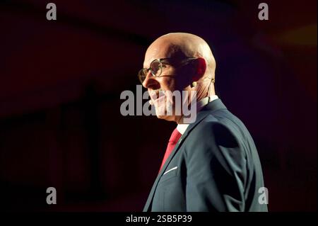Politboxen à Rendsburg Politboxen à Rendsburg. Hier : Kurt Kleinschmidt, Politiker AFD, Landesvorsitzender seiner Partei in Schleswig-Holstein sowie Spitzenkandidat für die Bundestagswahl 2025. Aufnahme vom 31.01.2025, Rendsburg *** Politboxes in Rendsburg Politboxes in Rendsburg ici Kurt Kleinschmidt, politicien AFD , président d'état de son parti dans le Schleswig Holstein et premier candidat pour les élections fédérales de 2025 enregistrées le 31 01 2025, Rendsburg Banque D'Images