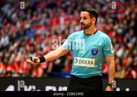 Oslo, Norvège. 31 janvier 2025. L'arbitre David sok a été vu lors de la demi-finale de la Coupe du monde de handball masculin de l'IHF 2025 entre le Danemark et le Portugal à Unity Arena à Oslo. Crédit : Gonzales photo/Alamy Live News Banque D'Images