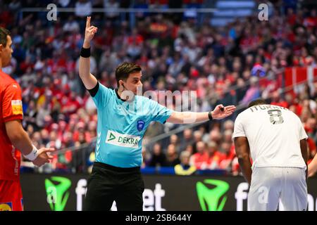 Oslo, Norvège. 31 janvier 2025. Arbitre Bojan Lah vu lors de la demi-finale de la Coupe du monde de handball masculin de l'IHF 2025 entre le Danemark et le Portugal à Unity Arena à Oslo. Crédit : Gonzales photo/Alamy Live News Banque D'Images