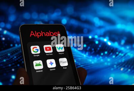 Alphabet Company et ses filiales comme Google et Waymo affichées sur un appareil mobile Banque D'Images