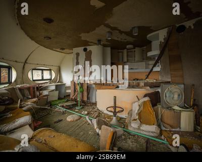Wanli UFO Village (萬里飛碟屋) répliques de l'architecte finlandais Matti Suuronen Futuro House sur la côte de Taiwan Banque D'Images