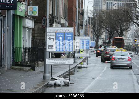 Dublin, Irlande - 28 janvier 2025 - Une scène de la ville de Dublin pendant une journée de fortes précipitations Banque D'Images