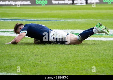 Huw Jones court pour marquer contre l'Italie dans le match de rugby Scotland vs Italy 6 Nations, Édimbourg, Écosse, 1er février 2025, crédit : Samuel Wardle/Alamy Live News Banque D'Images