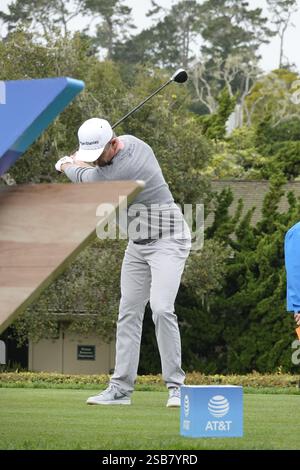 Pebble Beach, États-Unis. 1er février 2025. Pebble Beach, Californie, États-Unis - 1er février 2025 Justin Rose se prépare à commencer sa 3ème manche au terrain de golf AT&T Pebble Beach Pro-Am (PGA Tour signature golf event), Californie, États-Unis crédit : Motofoto/Alamy Live News Banque D'Images