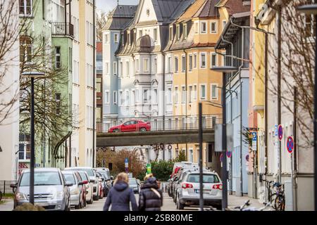 Bruderwöhrdstraße im Ostenviertel, Wohnstraße, Ratisbonne, 31. Januar 2025 Deutschland, Ratisbonne, 31. Januar 2025, Bruderwöhrdstraße im Ostenviertel, Wohnstraße, Wohngebiet, Parkplätze, Anwohnerparken, Autoverkehr, Stadtviertel östlich der Innenstadt, Winter, Bayern *** Bruderwöhrdstraße im Ostenviertel, Residential Street, Regensburg, 31 janvier 2025 Allemagne, Regensburg, 31 janvier 2025, Bruderwöhrdstraße im Ostenviertel, rue résidentielle, quartier résidentiel, places de parking, parking résident, circulation automobile, quartier à l'est du centre-ville, hiver, Bavière Banque D'Images
