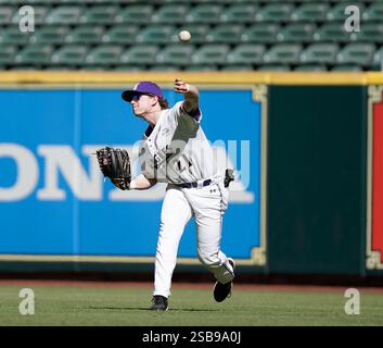 Houston, États-Unis. 1er février 2025. Cam Miller (15 ans), joueur de terrain du centre Ashland Eagles, lance la balle lors du match de baseball du Houston Winter Invitational Tournament entre les Ashland Eagles et les Arkansas Tech Wonder Boys le 1er février 2025 au Daikin Park à Houston, au Texas. (Photos par : Jerome Hicks / SipaUSA) crédit : Sipa USA / Alamy Live News Banque D'Images