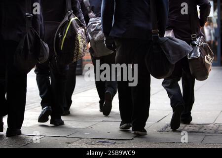 Photo du dossier datée du 26/01/12 de la photo générique des élèves. Le Gouvernement écossais a été instamment prié d'agir alors que de nouveaux chiffres montrent que des armes ont été utilisées dans les écoles plus de 500 fois depuis 2017. Date d'émission : dimanche 2 février 2025. Banque D'Images