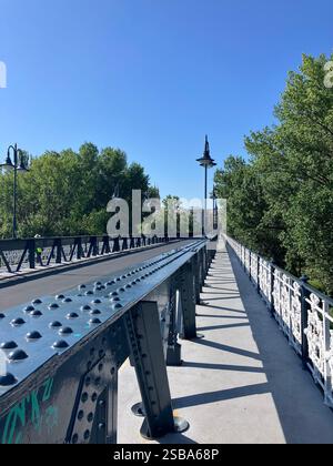 Puente de Hierro, le pont de fer de Logrońo construit en 1882 et conçu par Fermin Manso de Zúñiga Banque D'Images