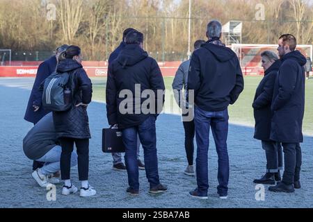 Utrecht, pays-Bas. 02 février 2025. UTRECHT, 02-02-2025, Zoudenbalch, Azerion Eredivisie vrouwen, Utrecht - Ajax (femmes), saison 2024/2025, pendant le match Utrecht - Ajax (femmes), le match est annulé car le terrain est gelé. Crédit : Pro Shots/Alamy Live News Banque D'Images