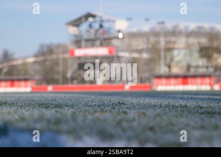 Utrecht, pays-Bas. 02 février 2025. UTRECHT, PAYS-BAS - 2 FÉVRIER : le match Néerlandais Azerion Women's Eredivisie entre le FC Utrecht et l'Ajax est annulé en raison des conditions de terrain au Sportcomplex Zoudenbalch le 2 février 2025 à Utrecht, pays-Bas. (Photo de Leiting Gao/Orange Pictures) crédit : Orange pics BV/Alamy Live News Banque D'Images