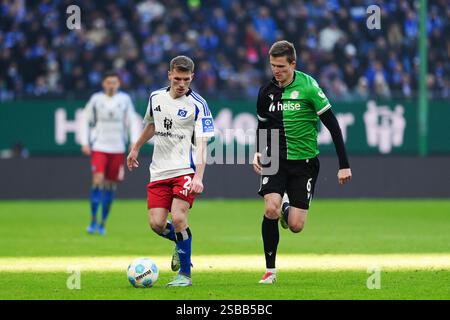 Emir Sahiti (Hamburger SV, #29), Fabian Kunze (Hannover 96, #06) GER, Hamburger SV v. Hannover 96, Fussball, 2. Bundesliga, Spieltag 20, saison 2024/2025, 02.02.2025 LES RÈGLEMENTS du LDF INTERDISENT TOUTE UTILISATION DE PHOTOGRAPHIES COMME SÉQUENCES D'IMAGES ET/OU QUASI-VIDÉO Foto : Eibner-Pressefoto/Marcel von Fehrn Banque D'Images