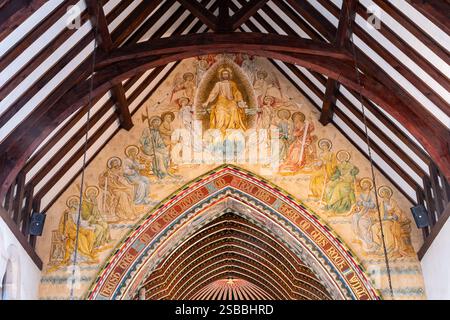 Église Saint-Pierre dans le village de Hascombe dans le Surrey Hills AONB, Angleterre, Royaume-Uni. Vue intérieure Banque D'Images