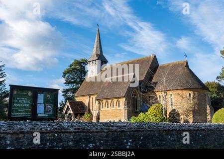 Église Saint-Pierre dans le village de Hascombe dans le Surrey Hills AONB, Angleterre, Royaume-Uni, vue extérieure du bâtiment classé de grade II* du milieu du XIXe siècle Banque D'Images