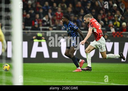 Milan, Italie. 2 février 2025. Nicolò Barella du FC Inter en action lors du match de football italien Serie A entre l'AC Milan et le FC Inter le 2 février 2025 au stade Giuseppe Meazza San Siro Siro à Milan, Italie crédit : Tiziano Ballabio/Alamy Live News Banque D'Images