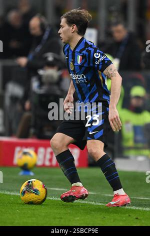 Milan, Italie. 2 février 2025. Nicolò Barella du FC Inter en action lors du match de football italien Serie A entre l'AC Milan et le FC Inter le 2 février 2025 au stade Giuseppe Meazza San Siro Siro à Milan, Italie crédit : Tiziano Ballabio/Alamy Live News Banque D'Images