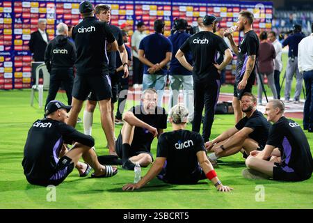 Mumbai, Inde. 02 février 2025. MUMBAI, INDE - 2 FÉVRIER : les plaques de l'Angleterre réagissent après la défaite du match lors du match Inde et Angleterre - 5ème T20I au stade Wankhede le 2 février 2025 à Mumbai, Inde. (Photo de Surjeet Yadav/MB Media) crédit : MB Media solutions/Alamy Live News Banque D'Images