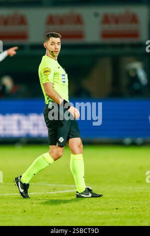 Tilburg, pays-Bas. 02 février 2025. TILBURG, 02-02-2025. Stade Koning Willem II. Eredivisie voetbal, saison, 2024/2025. Willem II - AZ. Arbitre Marc Nagtegaal crédit : Pro Shots/Alamy Live News Banque D'Images