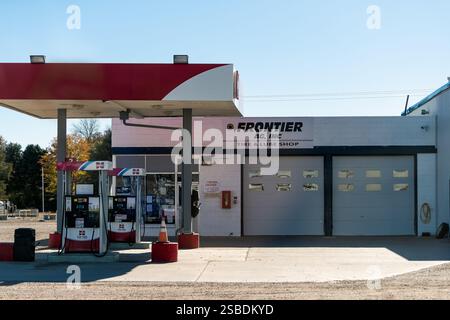 Bird City, États-Unis - 1er novembre 2022 : petite ville du Kansas avec extérieur du bâtiment pour Cenex Store et station-service avec pompe Banque D'Images