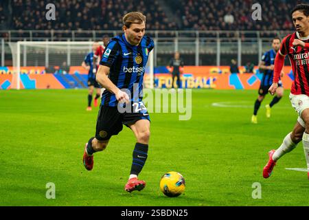 Milan, Italie. 02 février 2025. Nicolo' Barella (FC Inter) lors du championnat italien Serie A match de football entre l'AC Milan et le FC Internazionale le 2 février 2025 au stade San Siro de Milan, Italie. Crédit : Luca Rossini/E-Mage/Alamy Live News crédit : Luca Rossini/E-Mage/Alamy Live News Banque D'Images