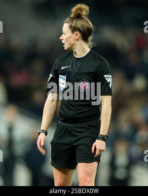 Londres, Royaume-Uni. 02 février 2025. L'arbitre Kirsty Dowle regarde pendant le match de Super League féminine des Barclays Tottenham Hotspur's Women vs Manchester United Women au Tottenham Hotspur Stadium, le 2 février 2025 (photo par Izzy Poles/News images) à Londres, Angleterre le 2/2/2025. (Photo par Izzy Poles/News images/SIPA USA) crédit : SIPA USA/Alamy Live News Banque D'Images