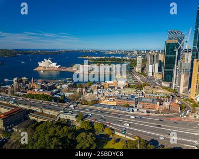 Sydney, Australie - 7 août 2024 : vue aérienne de Circular Quay dans le quartier des affaires de Sydney, avec vue sur l'Opéra Banque D'Images