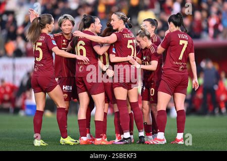 Rome, Italie. 1er février 2025. Manuela Giugliano de l'A.S. Roma Femminile célèbre après avoir marqué un but avec ses coéquipières lors de la 17ème journée du Championnat Serie A Femminile eBay entre l'A.S. Roma et l' U.C. Sampdoria Women au stade Tre Fontane. Score final ; A.S. Roma Femminile 4-0 U.C. Sampdoria Women Credit : SOPA images Limited/Alamy Live News Banque D'Images