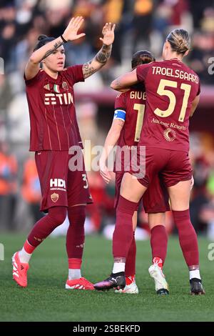 Rome, Italie. 1er février 2025. Manuela Giugliano de l'A.S. Roma Femminile célèbre après avoir marqué un but avec ses coéquipières lors de la 17ème journée du Championnat Serie A Femminile eBay entre l'A.S. Roma et l' U.C. Sampdoria Women au stade Tre Fontane. Score final ; A.S. Roma Femminile 4-0 U.C. Sampdoria Women Credit : SOPA images Limited/Alamy Live News Banque D'Images