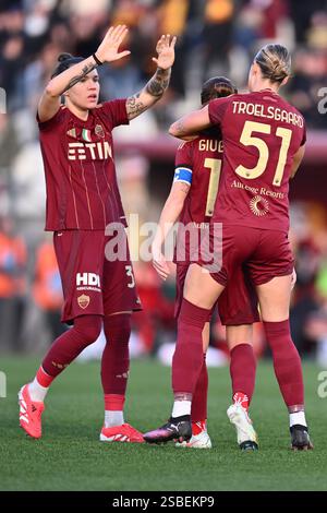 Rome, Italie. 1er février 2025. Manuela Giugliano de l'A.S. Roma Femminile célèbre après avoir marqué un but avec ses coéquipières lors de la 17ème journée du Championnat Serie A Femminile eBay entre l'A.S. Roma et l' U.C. Sampdoria Women au stade Tre Fontane. Score final ; A.S. Roma féminin 4-0 U.C. Sampdoria Women (photo de Domenico Cippitelli/SOPA images/SIPA USA) crédit : SIPA USA/Alamy Live News Banque D'Images