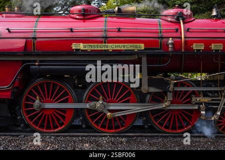Kent, Royaume-Uni - 19 août 2024 : détail de la magnifique locomotive Winston Churchill à la gare de New Romney, sur le chemin de fer Romney, Hythe et Dymchurch Banque D'Images
