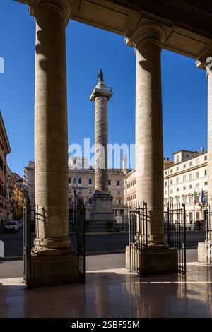 Rome. Italie. Colonne de Marc Aurèle (AD 193), sur la Piazza Colonna. Banque D'Images
