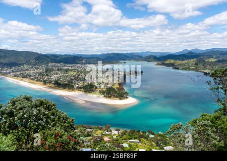 Vue de Pauanui depuis le Mont Paku en Nouvelle-Zélande Banque D'Images