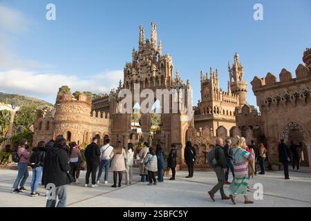 Malaga, Andalousie, Espagne - 02-01-2025 : le château de Colomares à Benalmádena, un monument magnifique en l'honneur de Christophe Colomb. Mélange gothique, mudéjar, a Banque D'Images