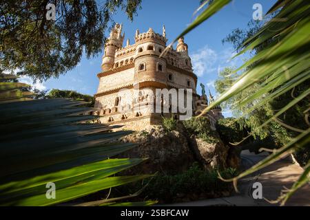 Malaga, Andalousie, Espagne - 02-01-2025 : le château de Colomares à Benalmádena, un monument magnifique en l'honneur de Christophe Colomb. Mélange gothique, mudéjar, a Banque D'Images