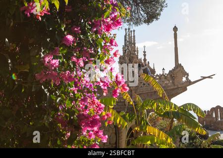 Malaga, Andalousie, Espagne - 02-01-2025 : le château de Colomares à Benalmádena, un monument magnifique en l'honneur de Christophe Colomb. Mélange gothique, mudéjar, a Banque D'Images