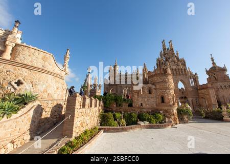 Malaga, Andalousie, Espagne - 02-01-2025 : le château de Colomares à Benalmádena, un monument magnifique en l'honneur de Christophe Colomb. Mélange gothique, mudéjar, a Banque D'Images
