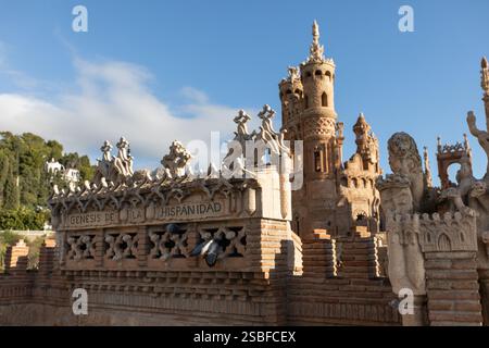 Malaga, Andalousie, Espagne - 02-01-2025 : le château de Colomares à Benalmádena, un monument magnifique en l'honneur de Christophe Colomb. Mélange gothique, mudéjar, a Banque D'Images