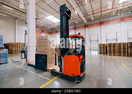 Pologne, Mszczonów, le parc logistique Elite : entrepôt central ID Logistics, loué par PepsiCo, le plus grand entrepôt du réseau de distribution PepsiCo Banque D'Images