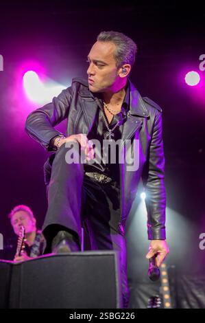 Hénin-Beaumont (Nord de la France), le 13 juillet 2024 : Jean-Baptiste Guégan, doubleur voix de Johnny Hallyday, sur scène lors d’un concert Banque D'Images