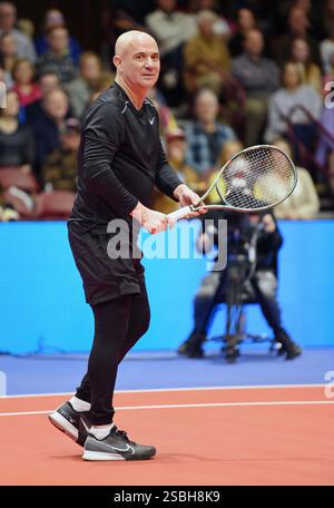 Asheville, Caroline du Sud, États-Unis. 02 février 2025. SC. 02 février 2025. Andre Agassi lors d'une apparition publique pour Stars Servin' Up Love Celebrity Tennis Hurricane Helene Benefit, Harrah's Cherokee Center, Asheville, SC, 2 février, 2025. crédit : Derek Storm/Everett Collection/Alamy Live News crédit : Everett Collection Inc/Alamy Live News Banque D'Images