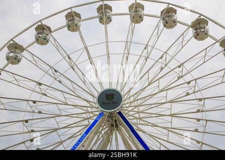 Columbus, Ohio, États-Unis - 5 août 2023 : cette grande roue d'observation géante domine la région, offrant aux visiteurs une vue imprenable sur les environs. Banque D'Images