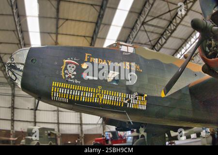 Un bombardier Handley page Halifax Mk III reconstruit, l'un des nombreux avions exposés au Yorkshire Air Museum à Elvington, près de York Banque D'Images