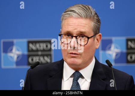 Le premier ministre Sir Keir Starmer s’exprimant lors d’une conférence de presse avec le secrétaire général de l’OTAN, Mark Rutte, au siège de l’OTAN à Bruxelles, en Belgique. Date de la photo : lundi 3 février 2025. Banque D'Images
