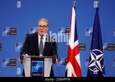 Le premier ministre Sir Keir Starmer s’exprimant lors d’une conférence de presse avec le secrétaire général de l’OTAN, Mark Rutte, au siège de l’OTAN à Bruxelles, en Belgique. Date de la photo : lundi 3 février 2025. Banque D'Images