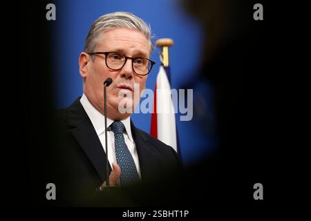Le premier ministre Sir Keir Starmer s’exprimant lors d’une conférence de presse avec le secrétaire général de l’OTAN, Mark Rutte, au siège de l’OTAN à Bruxelles, en Belgique. Date de la photo : lundi 3 février 2025. Banque D'Images