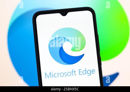 Canada. 03rd Feb, 2025. Dans cette illustration photo, le logo Microsoft Edge est affiché sur l'écran d'un smartphone. (Photo de Thomas Fuller/SOPA images/SIPA USA) *** strictement à des fins éditoriales *** crédit : SIPA USA/Alamy Live News Banque D'Images