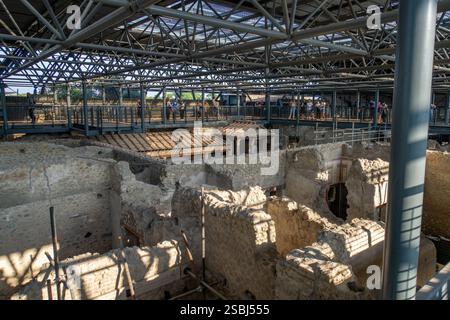 Les archéologues travaillent à restaurer et à stabiliser les ruines romaines antiques de Pompéi en Italie. Banque D'Images